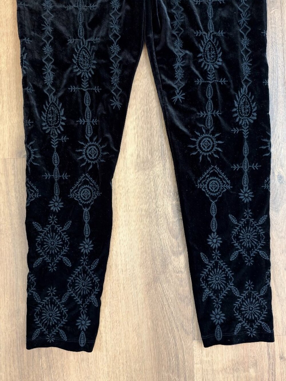 Johnny Was Althea Velvet Leggings Pants Floral Embroidered Black Sz L